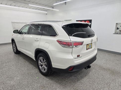 Used 2015 Toyota Highlander XLE FWD image 4