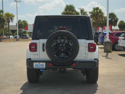 Used 2023 Jeep Wrangler Unlimited Sahara w/ Cold Weather Group AWD/4WD image 5