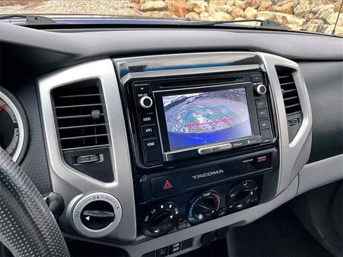 Used 2015 Toyota Tacoma 4x4 Double Cab image 17