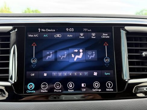 Used 2018 Chrysler Pacifica Touring Plus FWD image 43