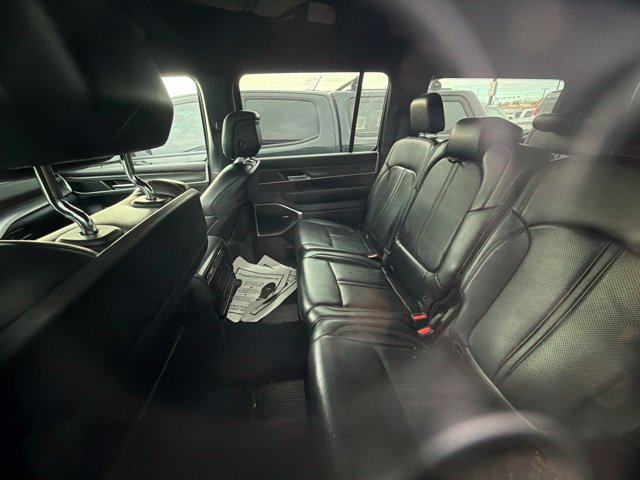 Used 2024 Jeep Wagoneer Series II w/ Flexible Seating Group AWD/4WD image 29