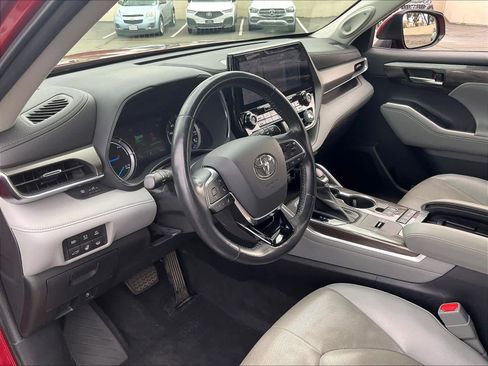 Used 2021 Toyota Highlander Limited image 16