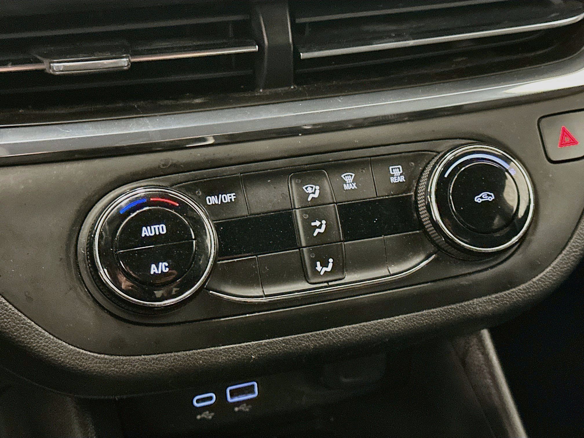 Used 2025 Buick Envista Preferred FWD image 24
