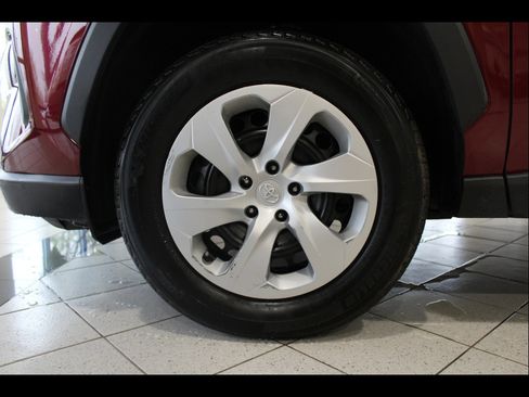 Used 2024 Toyota RAV4 LE AWD/4WD image 8