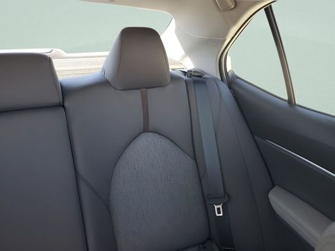 Used 2019 Toyota Camry LE image 14