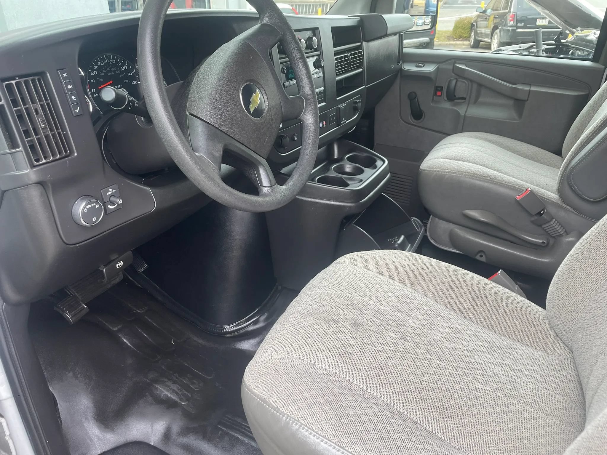Used 2020 Chevrolet Express 2500 RWD image 10