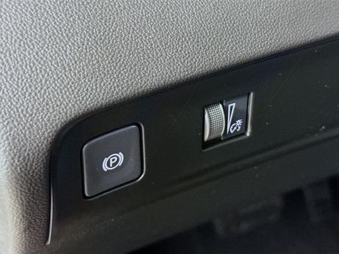 Used 2023 Buick Enclave Essence w/ Sport Touring Edition image 9