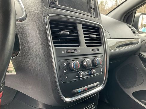 Used 2017 Dodge Grand Caravan SE image 33
