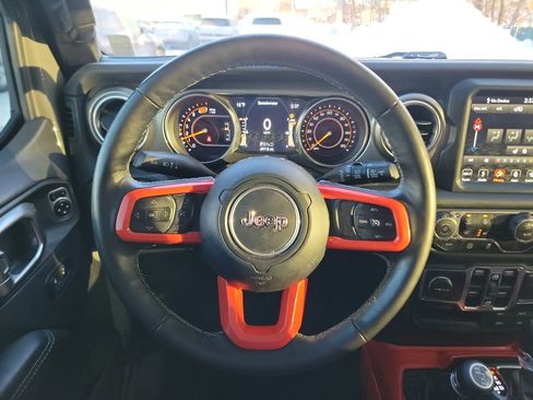 Used 2018 Jeep Wrangler Unlimited Sahara image 14