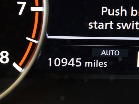 Used 2025 Nissan Rogue SV image 4