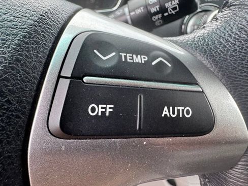 Used 2012 Toyota Highlander Limited w/ Tow Pkg AWD/4WD image 7
