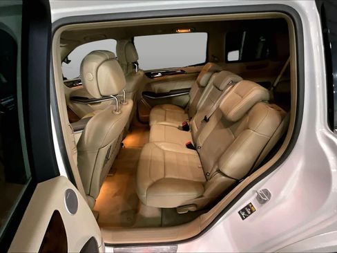 Used 2016 Mercedes-Benz GL 550 4MATIC image 21