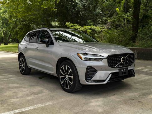 Used 2024 Volvo XC60 B5 Plus AWD/4WD image 2