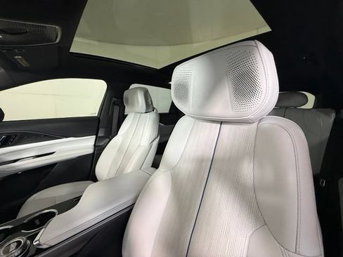 Used 2024 Cadillac Lyriq Luxury RWD image 14