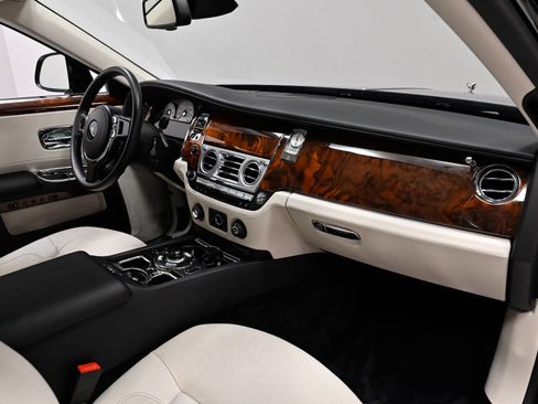 Used 2012 Rolls-Royce Ghost RWD image 25