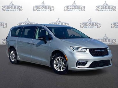Used 2024 Chrysler Pacifica Touring-L