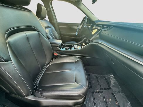 Used 2023 Jeep Grand Cherokee Limited RWD image 31