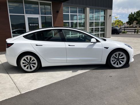 Used 2022 Tesla Model 3 Long Range AWD/4WD image 9