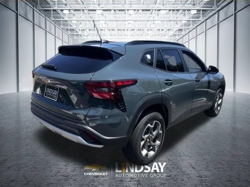 Used 2025 Chevrolet Trax LT FWD image 4