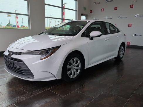 Used 2024 Toyota Corolla LE FWD image 4