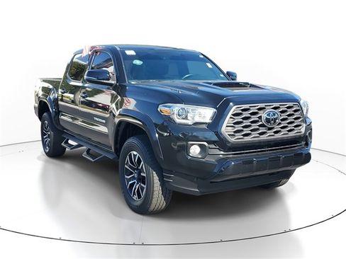 Used 2022 Toyota Tacoma TRD Sport w/ Technology Package image 2