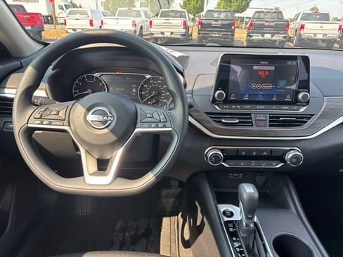 Used 2026 Nissan Altima 2.5 SV AWD/4WD image 16