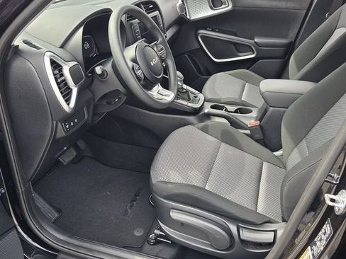 Used 2025 Kia Soul LX w/ LX Technology Package FWD image 11
