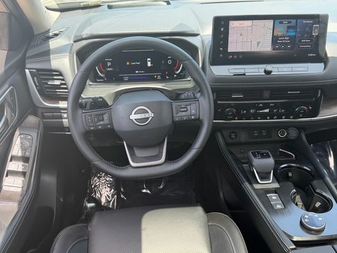 Used 2026 Nissan Rogue Platinum w/ Platinum Premium Package AWD/4WD image 12