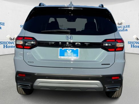 Used 2024 Honda Pilot Touring image 7