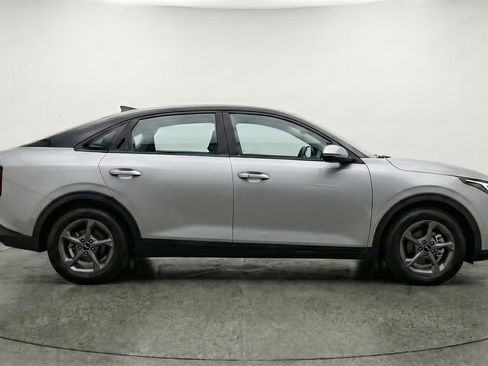 Used 2025 Kia K4 LXS image 11