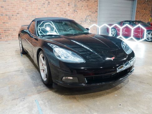 Used 2005 Chevrolet Corvette Convertible w/ Preferred Equipment Group RWD image 4