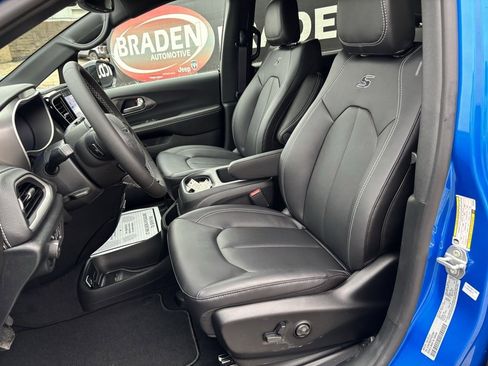 New 2026 Chrysler Pacifica Select image 23