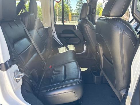 Used 2018 Jeep Wrangler Unlimited Sahara image 21