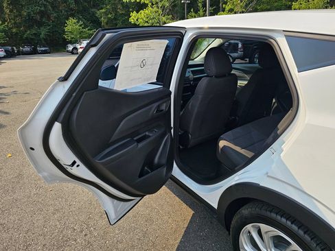 New 2027 Chevrolet Bolt LT w/ Comfort Package FWD image 15