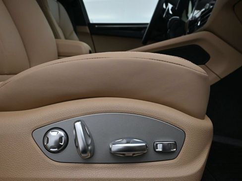 Certified 2026 Porsche Macan AWD/4WD image 15