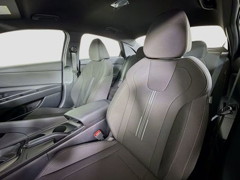 Used 2025 Hyundai Elantra Sport image 13