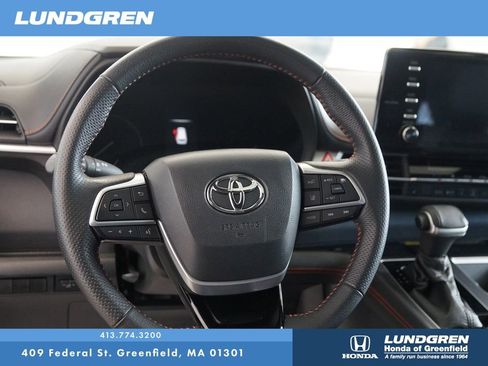 Used 2022 Toyota Sienna XSE w/ XSE Plus Package AWD/4WD image 16