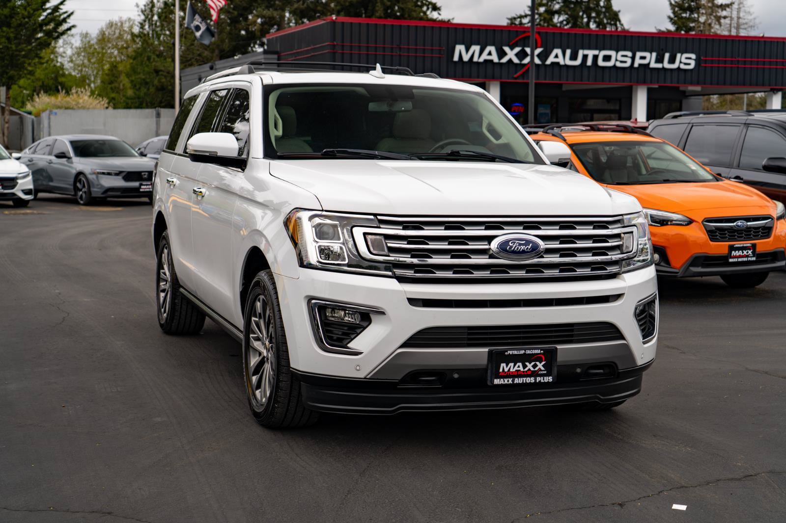 Used 2018 Ford Expedition Limited AWD/4WD image 2