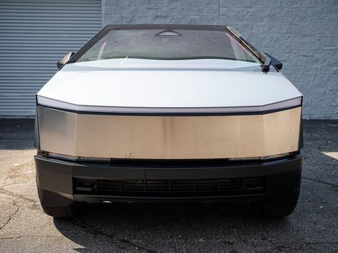 Used 2025 Tesla Cybertruck AWD Crew Cab image 4