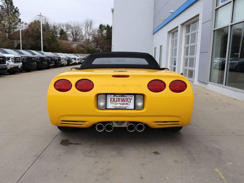 Used 2002 Chevrolet Corvette Convertible w/ Preferred Equipment Group2 image 9