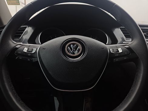 Used 2020 Volkswagen Tiguan SE w/ Panoramic Sunroof Package FWD image 12