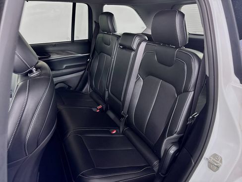 Used 2024 Jeep Grand Cherokee Limited w/ Luxury Tech Group II RWD image 22