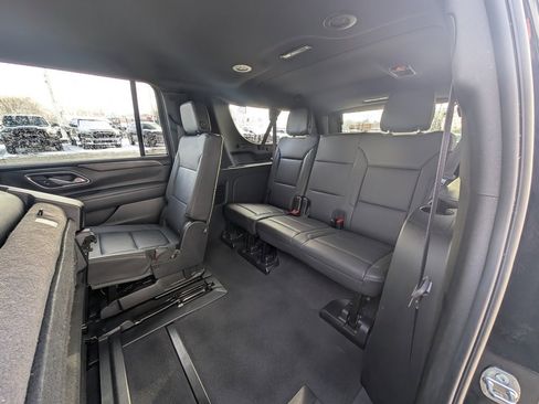 Used 2024 Chevrolet Suburban LT image 19