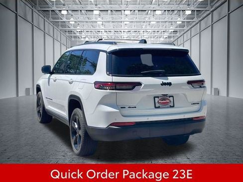 Used 2023 Jeep Grand Cherokee L Limited w/ Black Appearance Package AWD/4WD image 11