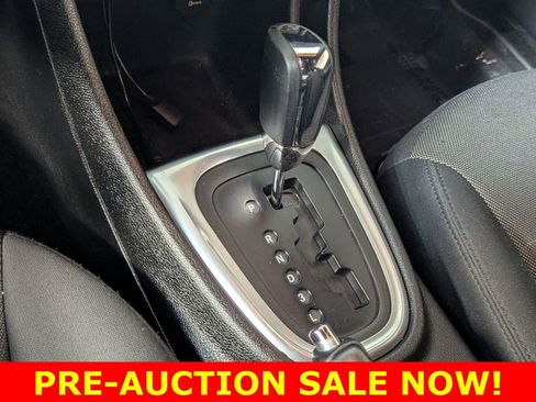 Used 2013 Dodge Avenger SE image 19