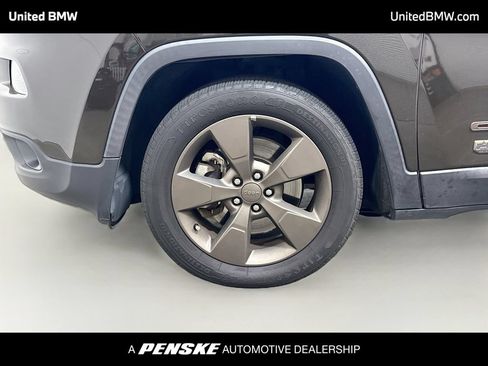 Used 2016 Jeep Cherokee 75th Anniversary FWD image 9