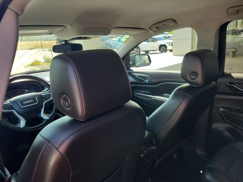 Used 2023 GMC Acadia SLT FWD image 13