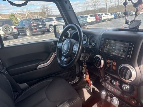 Used 2016 Jeep Wrangler Unlimited Sahara w/ Connectivity Group image 14