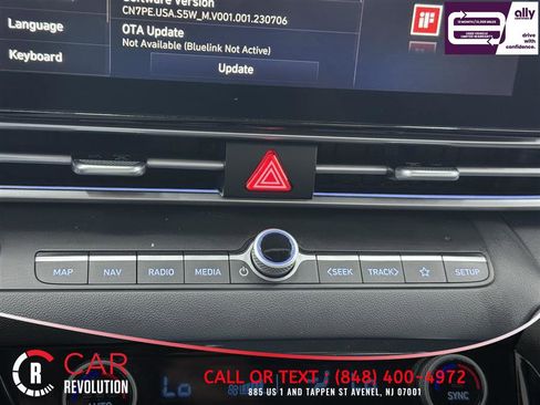 Used 2024 Hyundai Elantra Limited FWD image 32