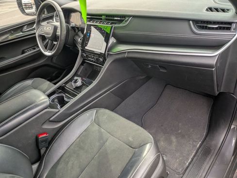 Used 2023 Jeep Grand Cherokee L Laredo image 26